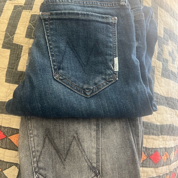 Two pairs of Mother Looker jeans. Size 29 Grey pair is Grim Shadows/Blue Deja Vu - Picture 4 of 6